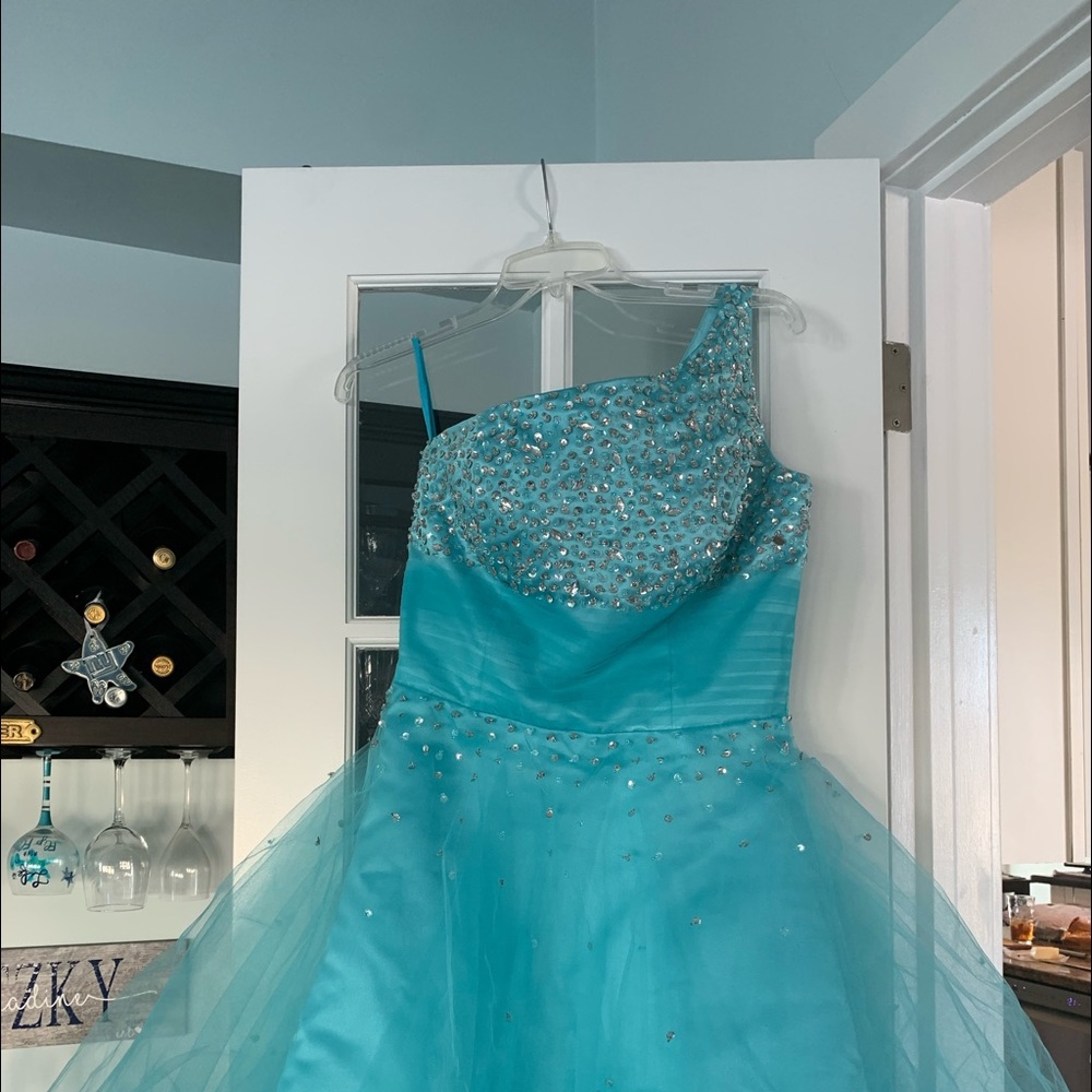 Prom/cocktail/party dress